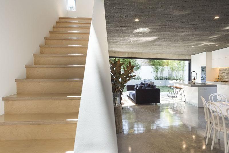 modern-light-wood-stairs-white-walls-300817-534-10-800x534