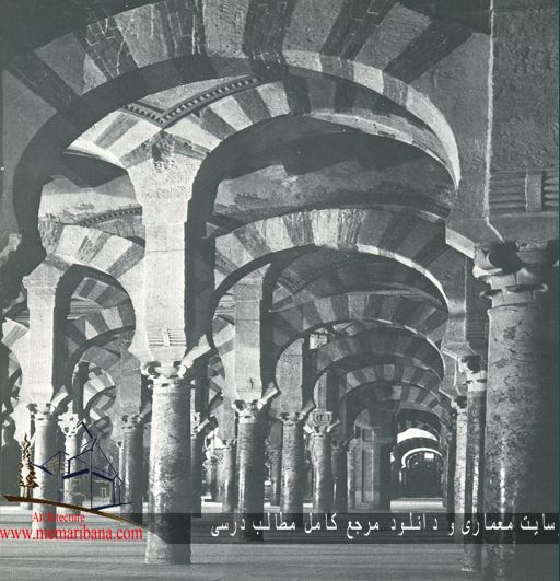داخل شبستان مسجد قرطبه ، طاق های نعل اسبی